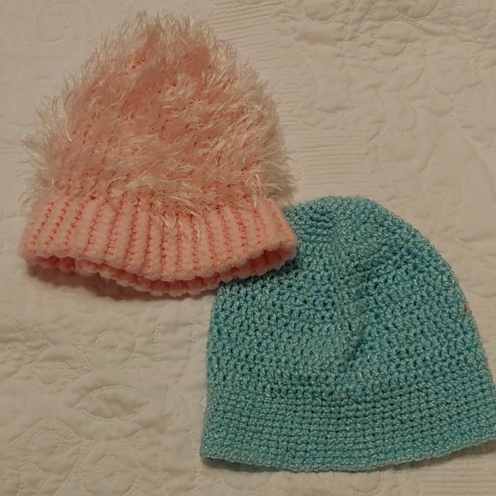 GIRLS BEANIES LOT OF 2